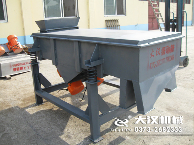 1016型直線振動篩的材質(zhì)分為：不銹鋼，碳鋼兩種可以選擇。