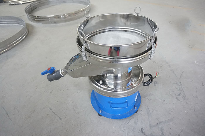 450過濾篩出料口處加裝閥門裝置，便于控制物料的出料量。