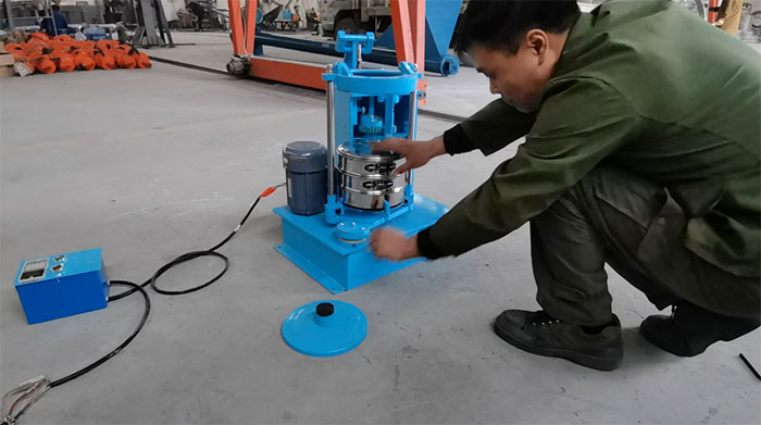 標(biāo)準(zhǔn)振篩機(jī)使用注意事項(xiàng)。